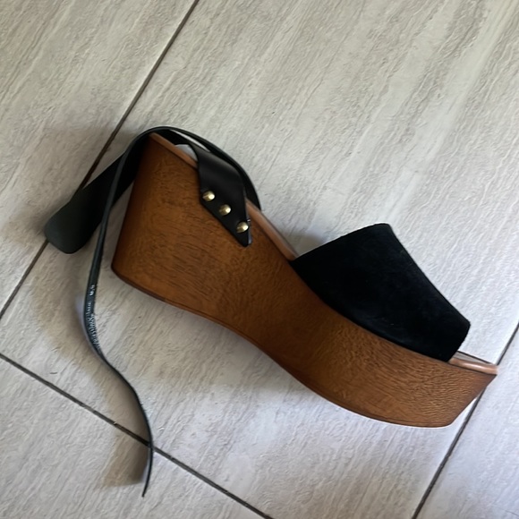 Seychelles Platform Sandals - Picture 3 of 3